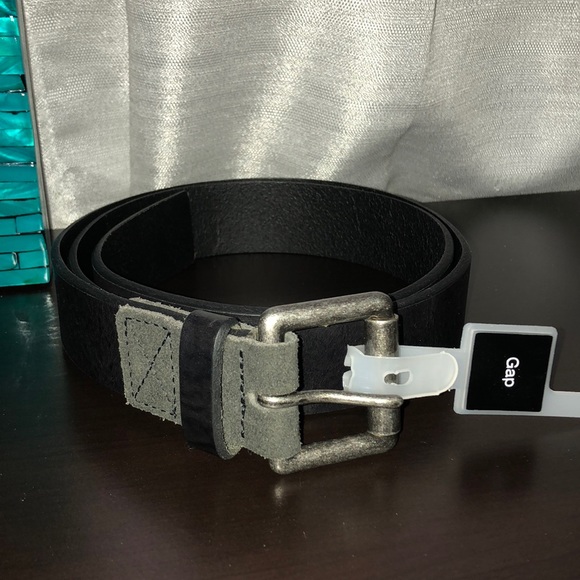 GAP Other - Gap black leather with gray tab✨